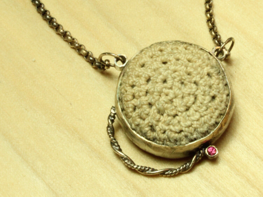 Crochet Button with Sapphire